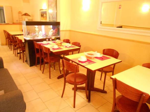 Abricotel, Paris