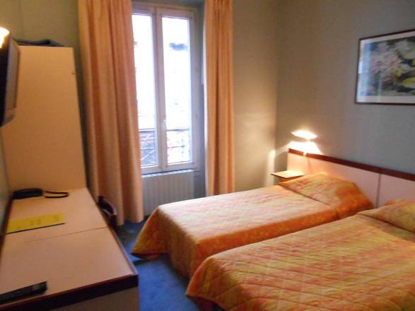 Abricotel, Paris