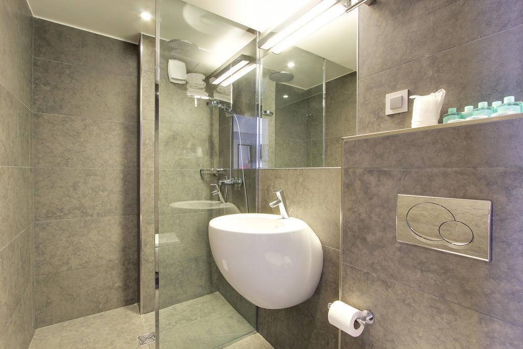 Hotel Alhambra Paris Review By Eurocheapo